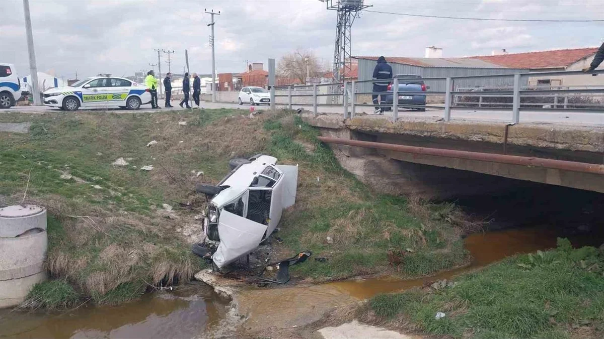 Kütahya Tavşanlı'da Meydana Gelen Trafik Kazasında 3 Kişi Yaralandı