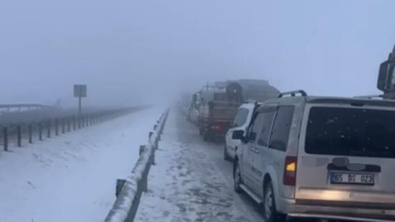 Diyarbakır-Siverek yolunda zincirleme kaza: Yol trafiğe kapandı