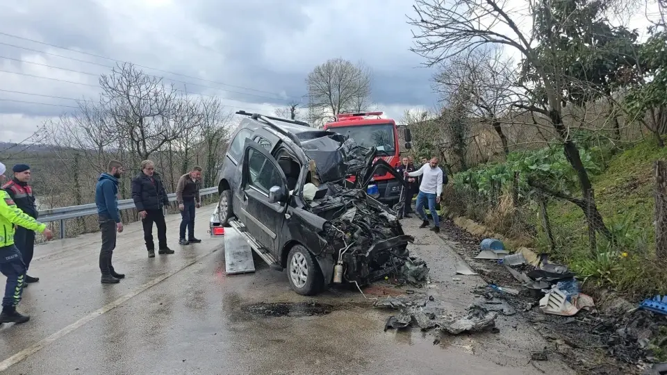 Ordu’da korkunç kaza! Kamyonla çarpışan araç hurdaya döndü: Biri çocuk iki ölü
