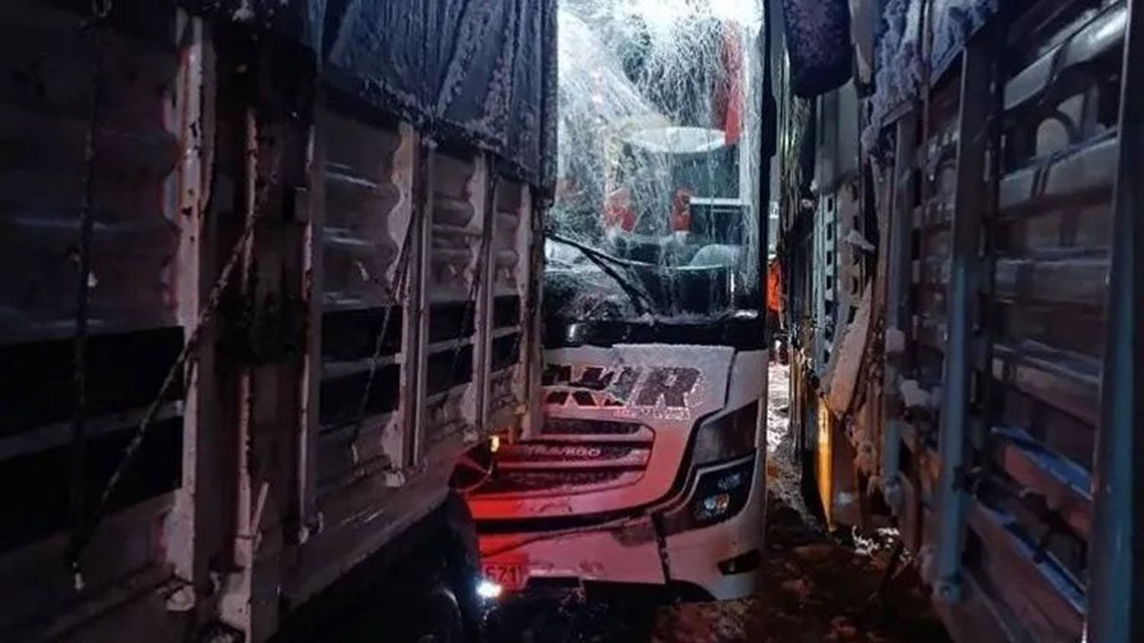 Diyarbakır firmasına ait yolcu otobüsü kaza yaptı: Yaralılar var!