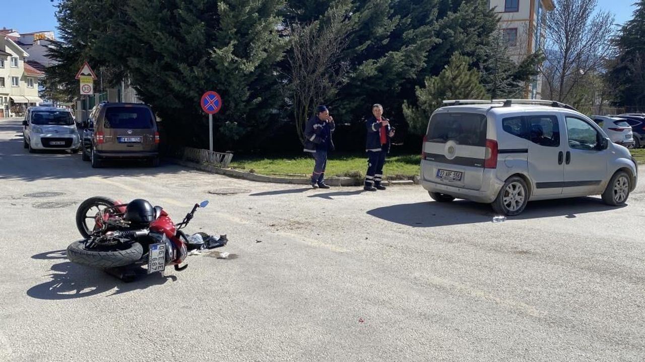 Bolu'da Kavşakta Korkutan Kaza