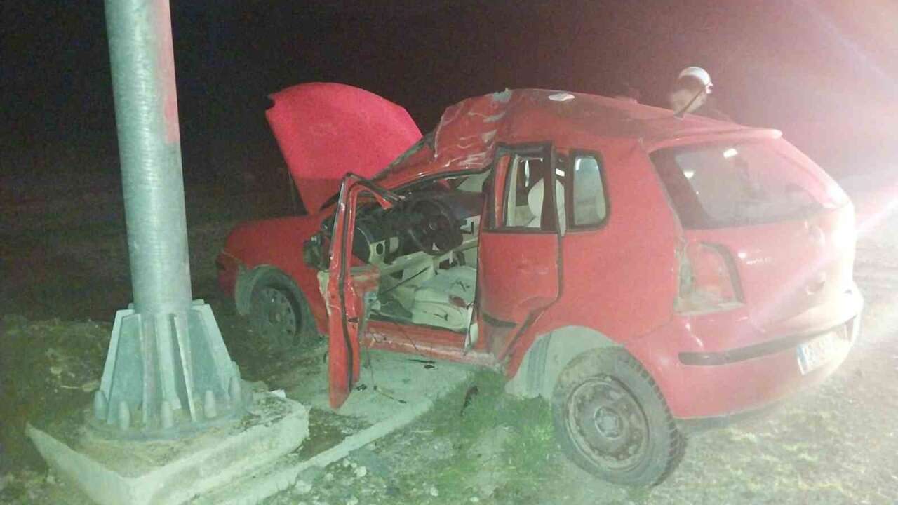 Burdur trafik kazası: Genç sürücü kurtarılamadı