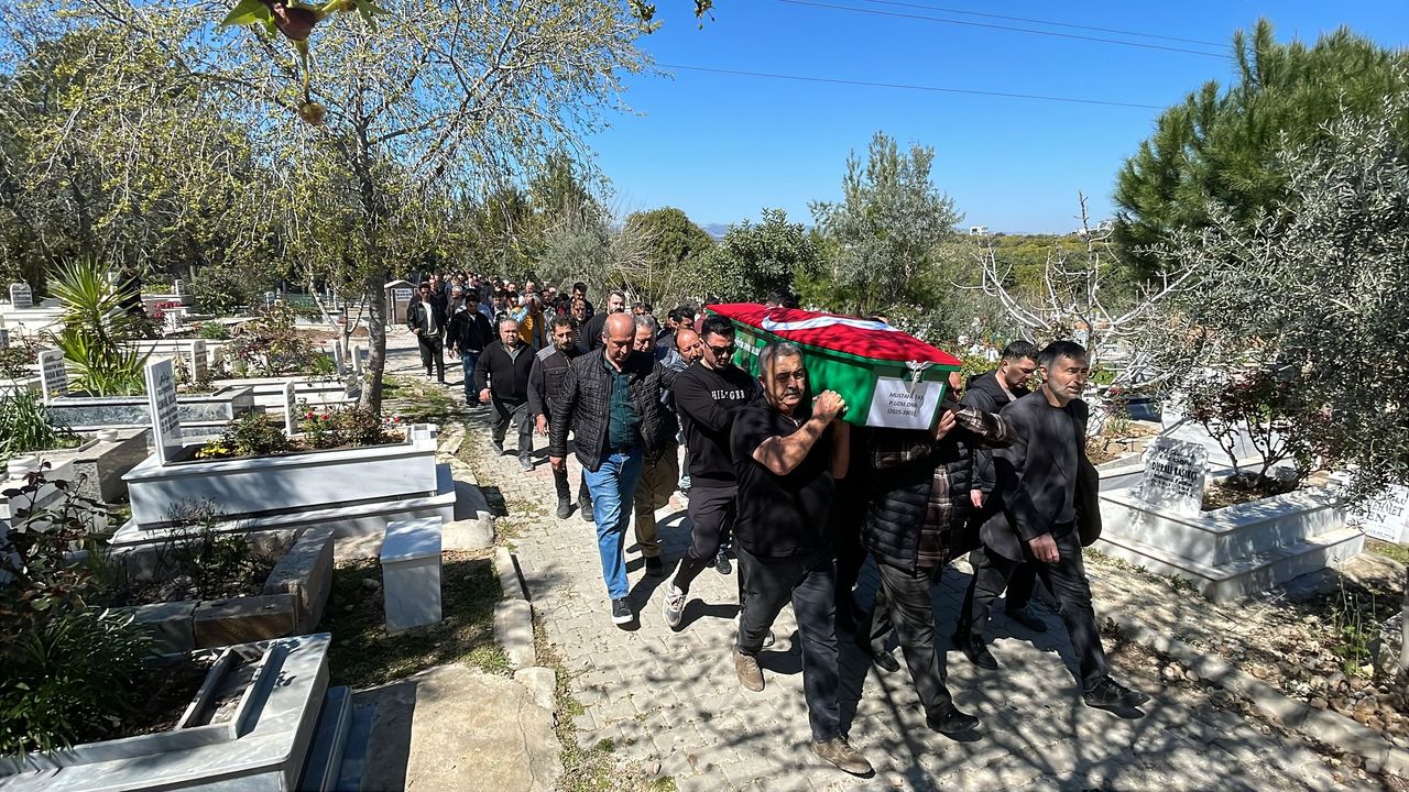 KKTC'deki trafik kazasında ölen askerin cenazesi Mersin'de defnedildi