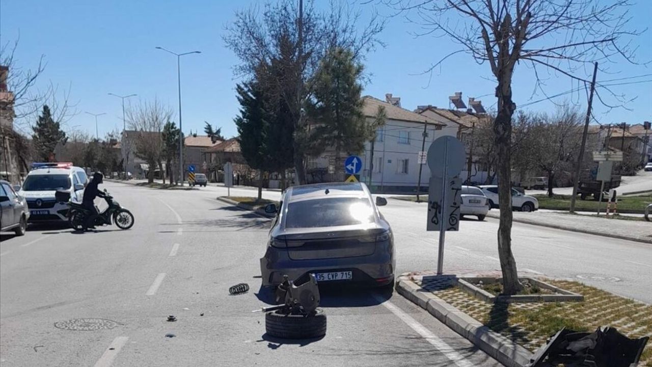 Konya'da iki arabanın çarpıştığı trafik kazasında 2 yaralı