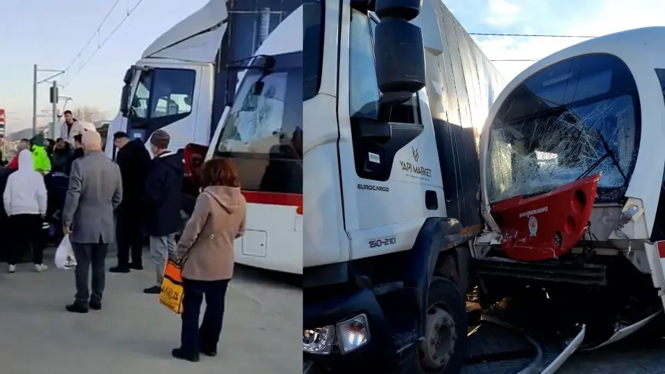 Samsun’da tramvay ile kamyon çarpıştı: Hemzemin geçitteki kazada 3 kişi yaralandı | YEREL HABERLERİ