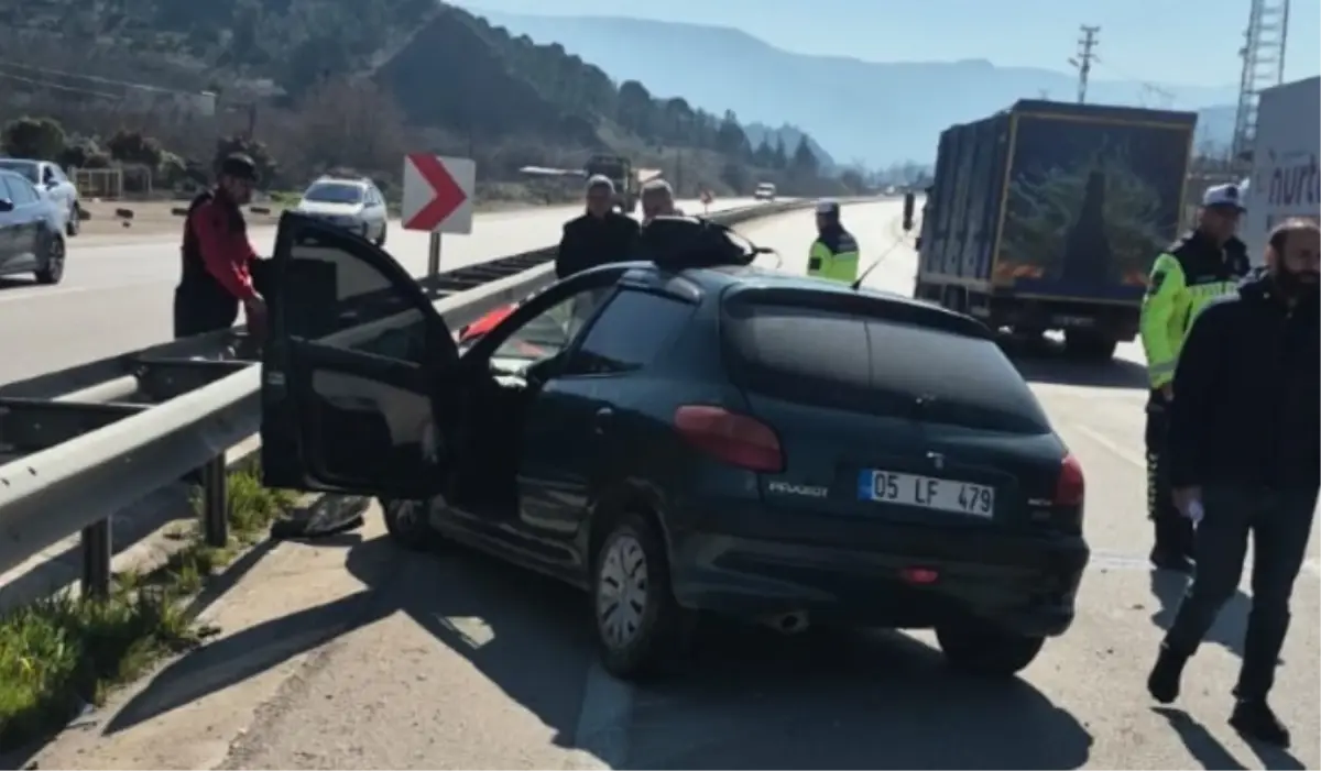 Amasya'da Trafik Kazası: 3 Yaralı