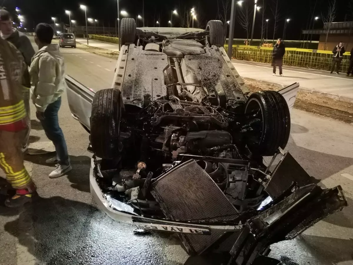 İskenderun'da Trafik Kazası: 2 Yaralı