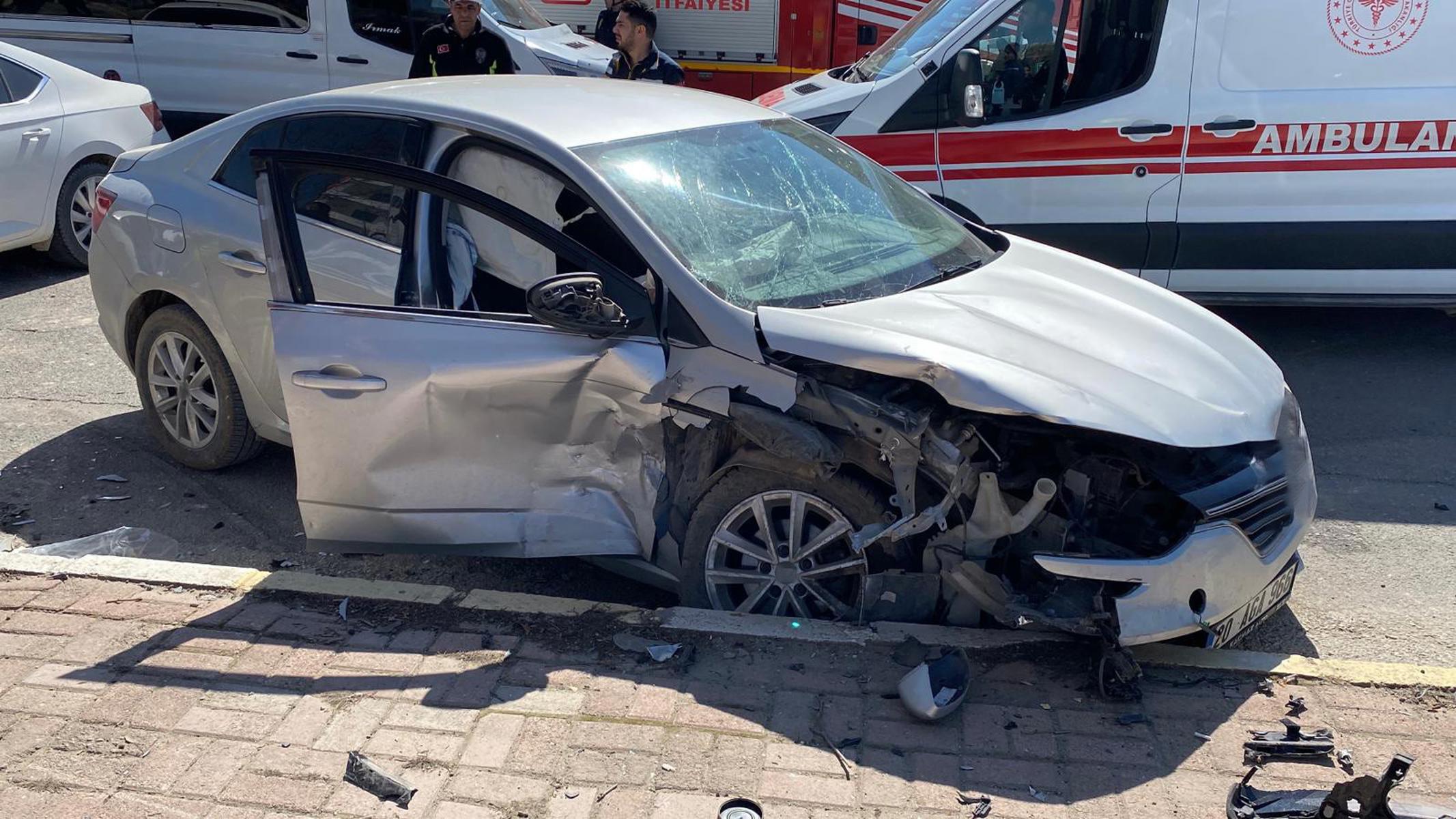 Elazığ'da otomobil kazası, 6 yaralı