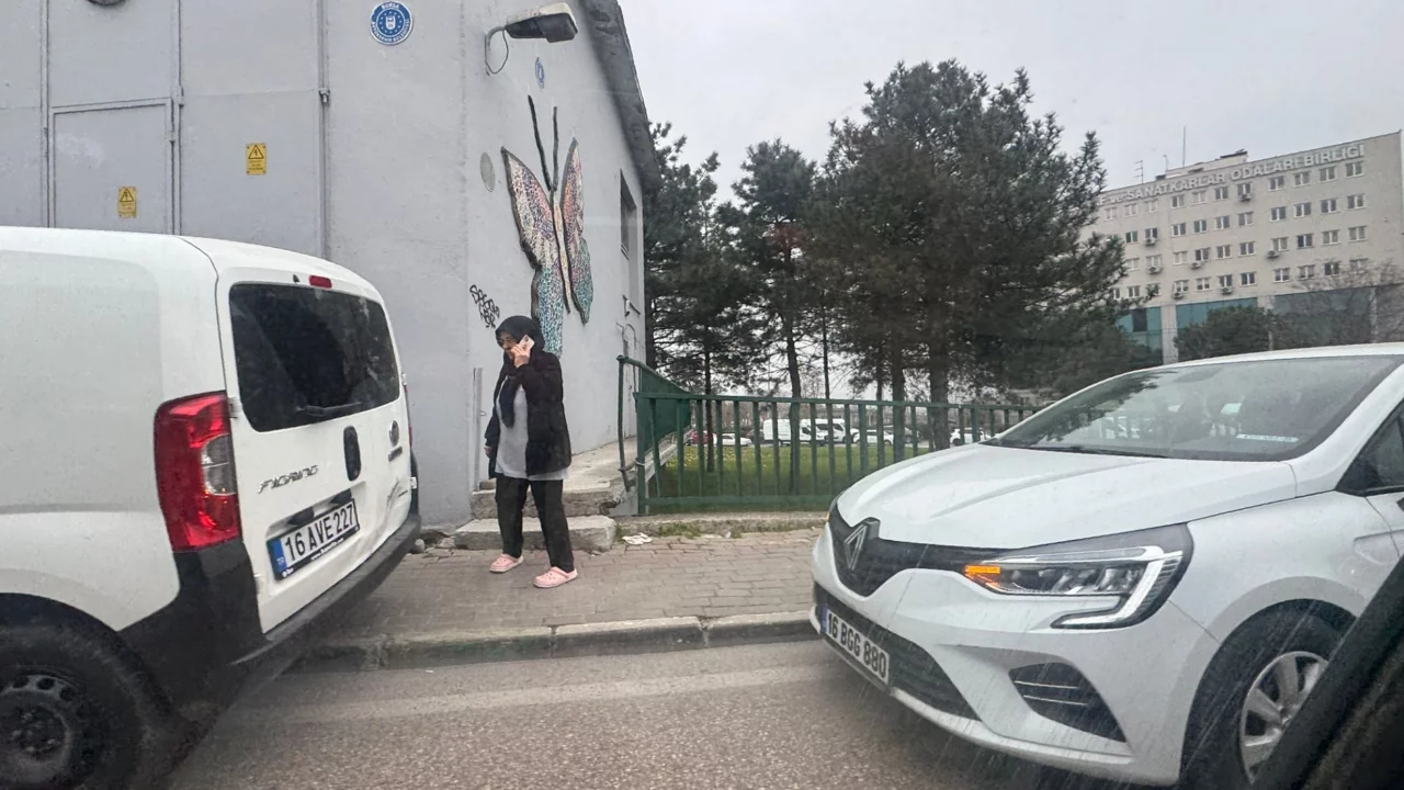 Bursa'da sabah saatlerinde kaza: İki araç çarpıştı