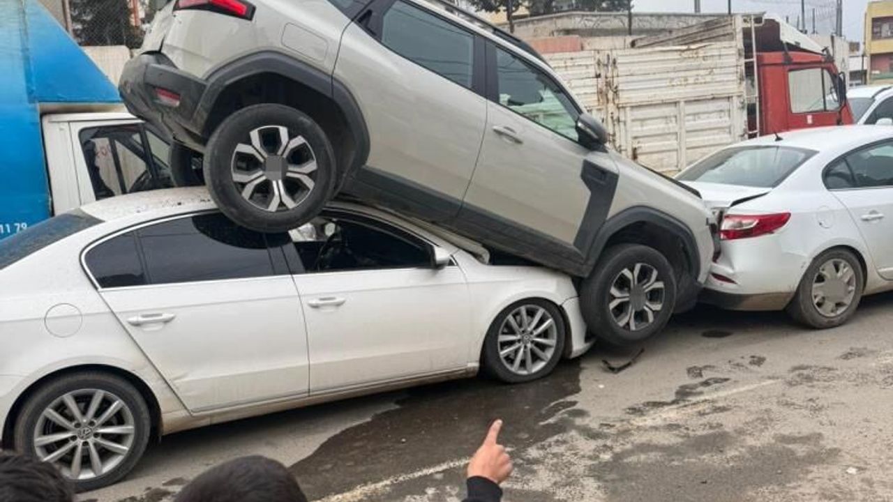 Mardin'de 3 aracın karıştığı kaza