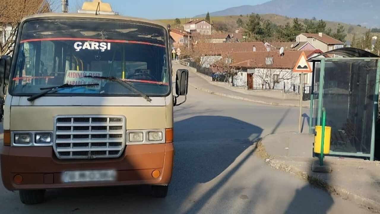 MİNİBÜSLE MOTOSİKLET ÇARPIŞTI
