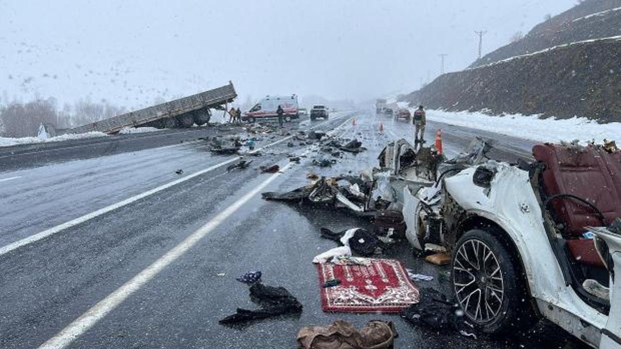 Bitlis–Van yolunda katliam gibi kaza: Ölü ve yaralılar var