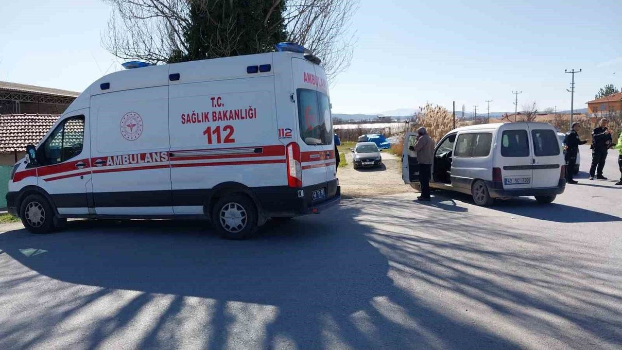Tavşanlı’da trafik kazası: Otomobil ve motosiklet çarpıştı