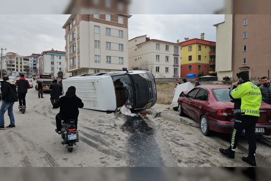 Çorum’da Tarım İşçilerini Taşıyan Minibüs Devrildi Trafik Kazasında 5 Kişi Yaralandı