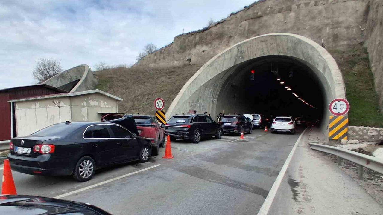 Samsun'da 6 aracın karıştığı zincirleme kaza: 1 yaralı