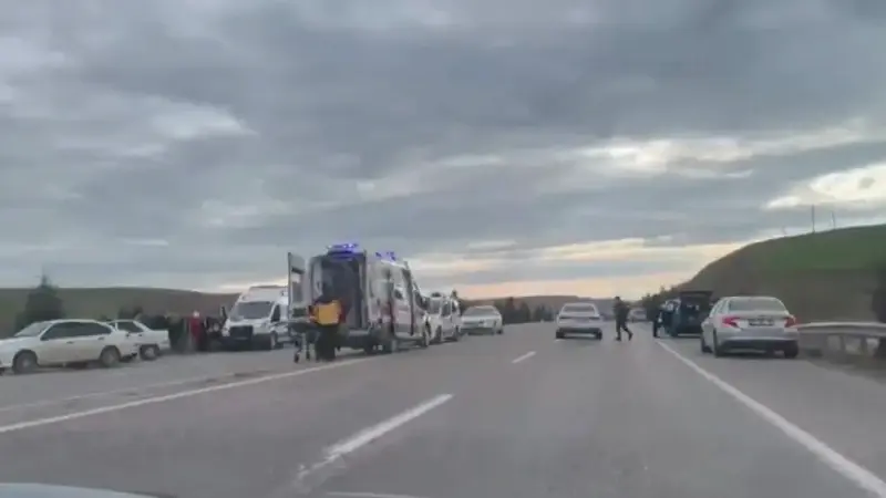 Adıyaman haberleri: Kahta karayolundaki kazada beş yaralı hafif ticari araç ile otomobil çarpıştı
