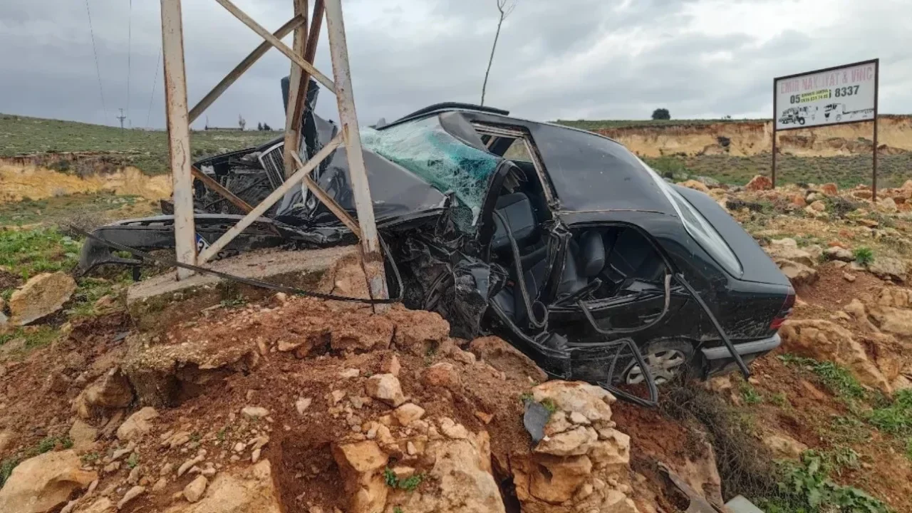 Aydınlatma direğine çarptı, hayatını kaybetti! Hatay'da feci kaza