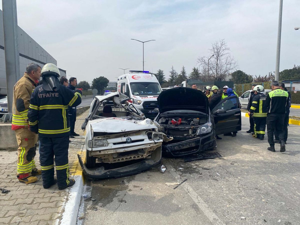 Otomobilin çarptığı kamyonetin sürücüsü öldü
