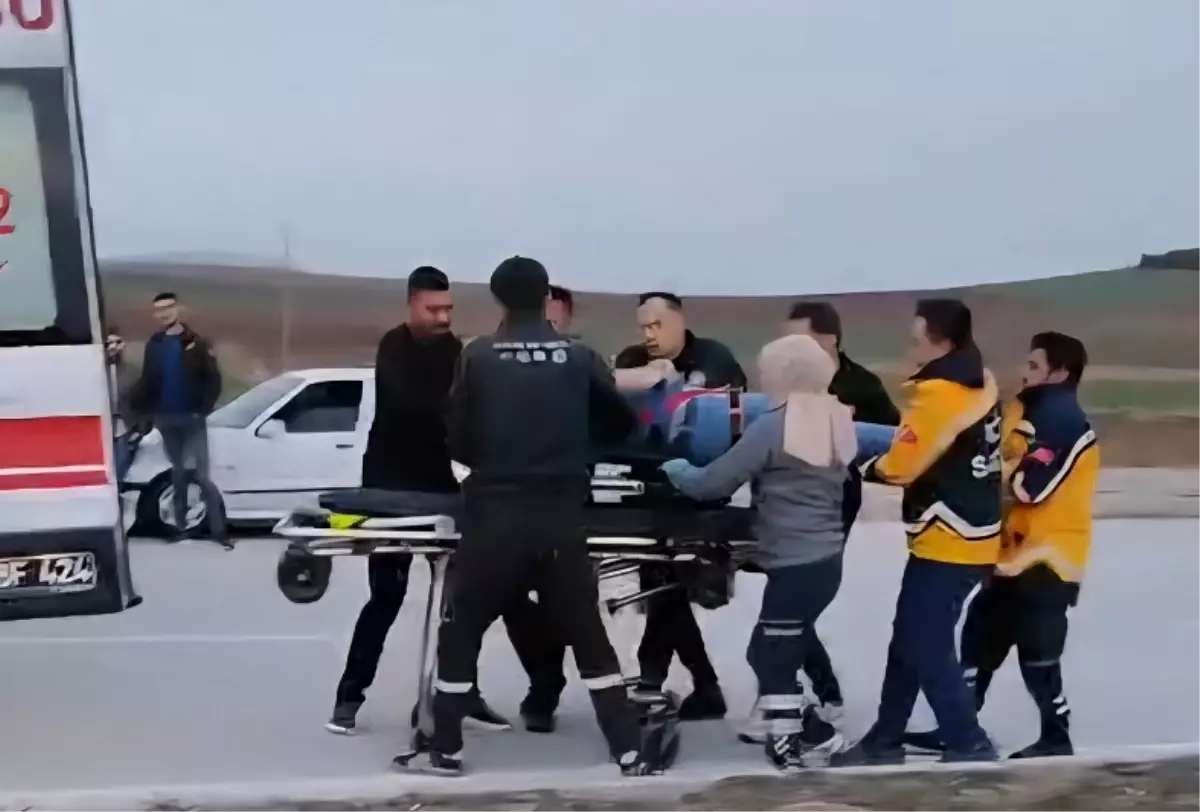 Alaca'da Trafik Kazası: 3 Yaralı