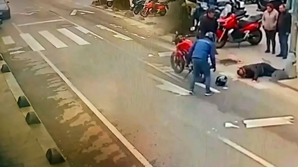 İstanbul Beykoz'da korkutan trafik kazası: Yaya geçidinde motosiklet çarptı