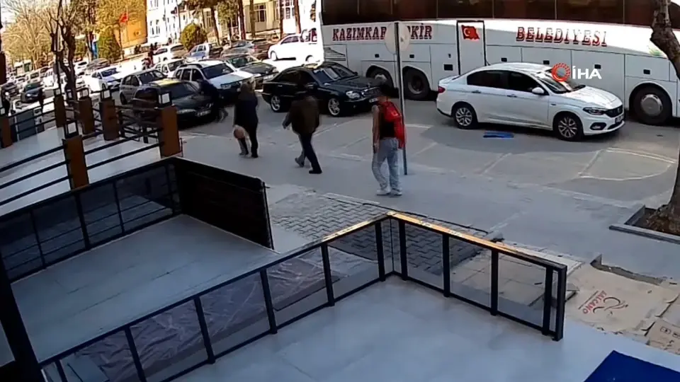 Karaman'da trafik kazası: Araçların arasından yola fırlayan 2 çocuk yaralandı | KARAMAN HABERLERİ