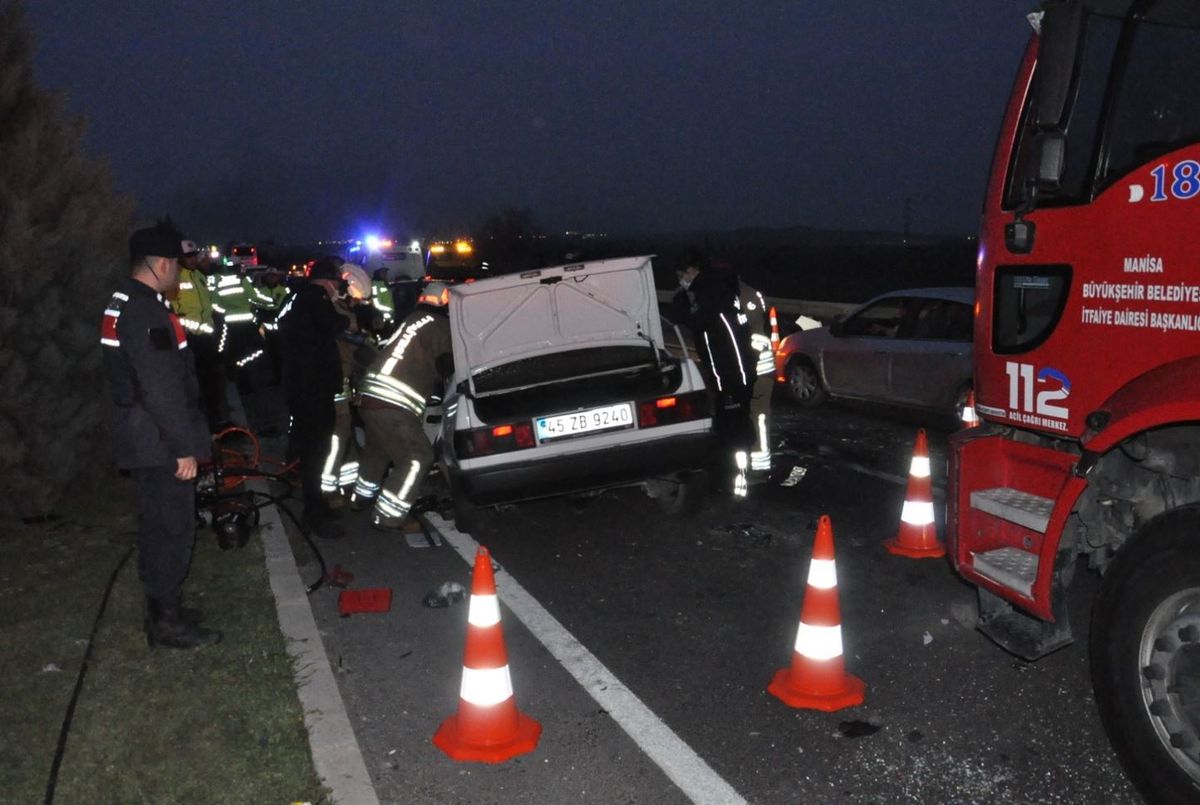 Manisa'da Zincirleme Kaza: 2 Ölü, 5 Yaralı