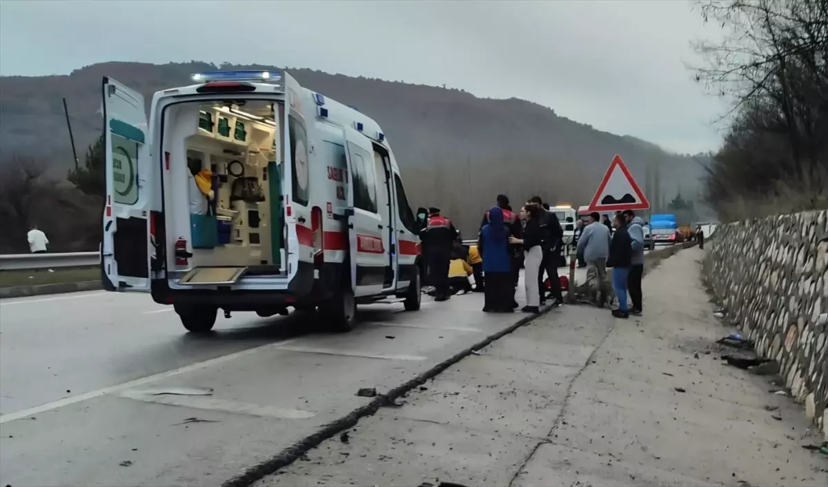Gümüşhacıköy'de Trafik Kazası: 1 Ölü, 4 Yaralı