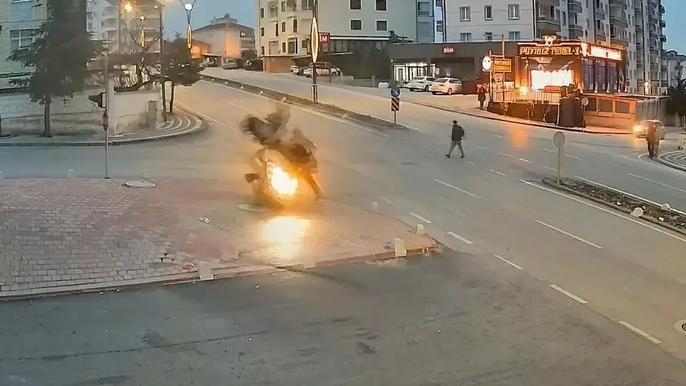 Karaman motosiklet kazası: Koşarak geçen yayaya motosiklet çarptı