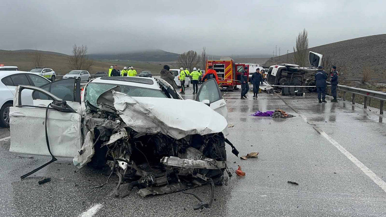 Konya'da feci kaza: Baba ve oğlu hayatını kaybetti