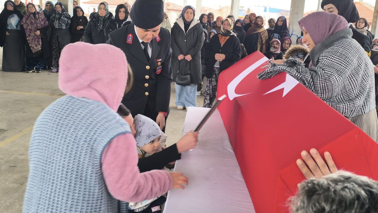 Şanlıurfa'da Kazada Hayatını Kaybetti: Uzman Çavuş Yıldız Memleketi Afyon'da Toprağa Verildi