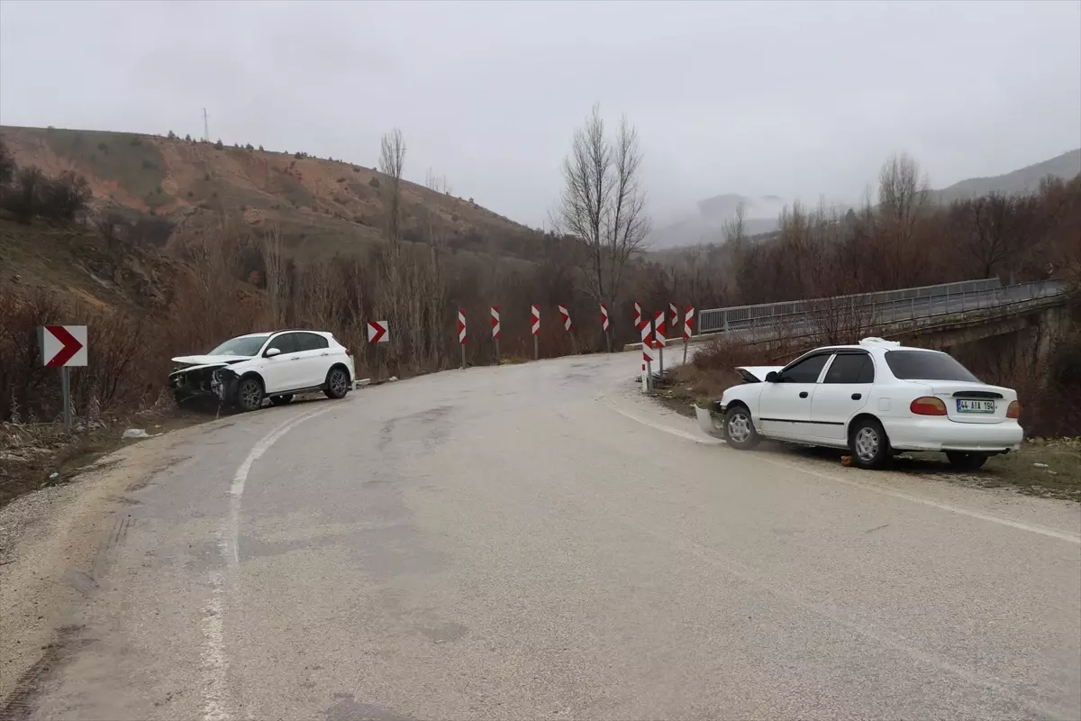 Baskil'de Trafik Kazası: 9 Yaralı