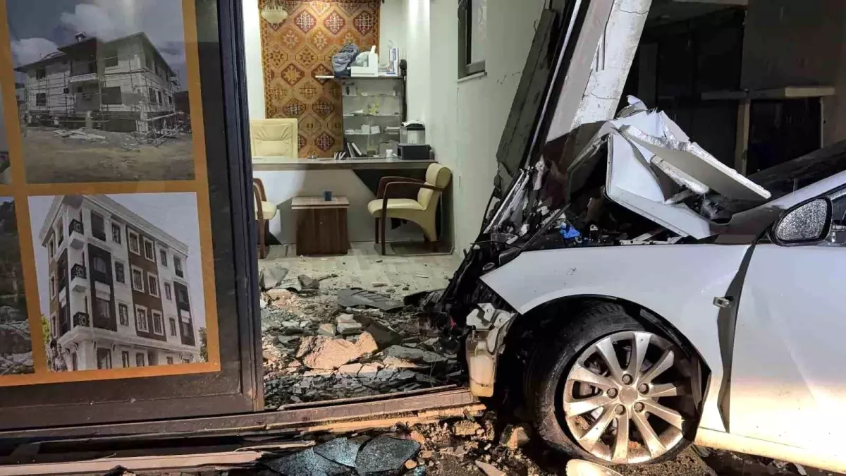 Gazipaşa'da Trafik Kazası: 3 Yaralı