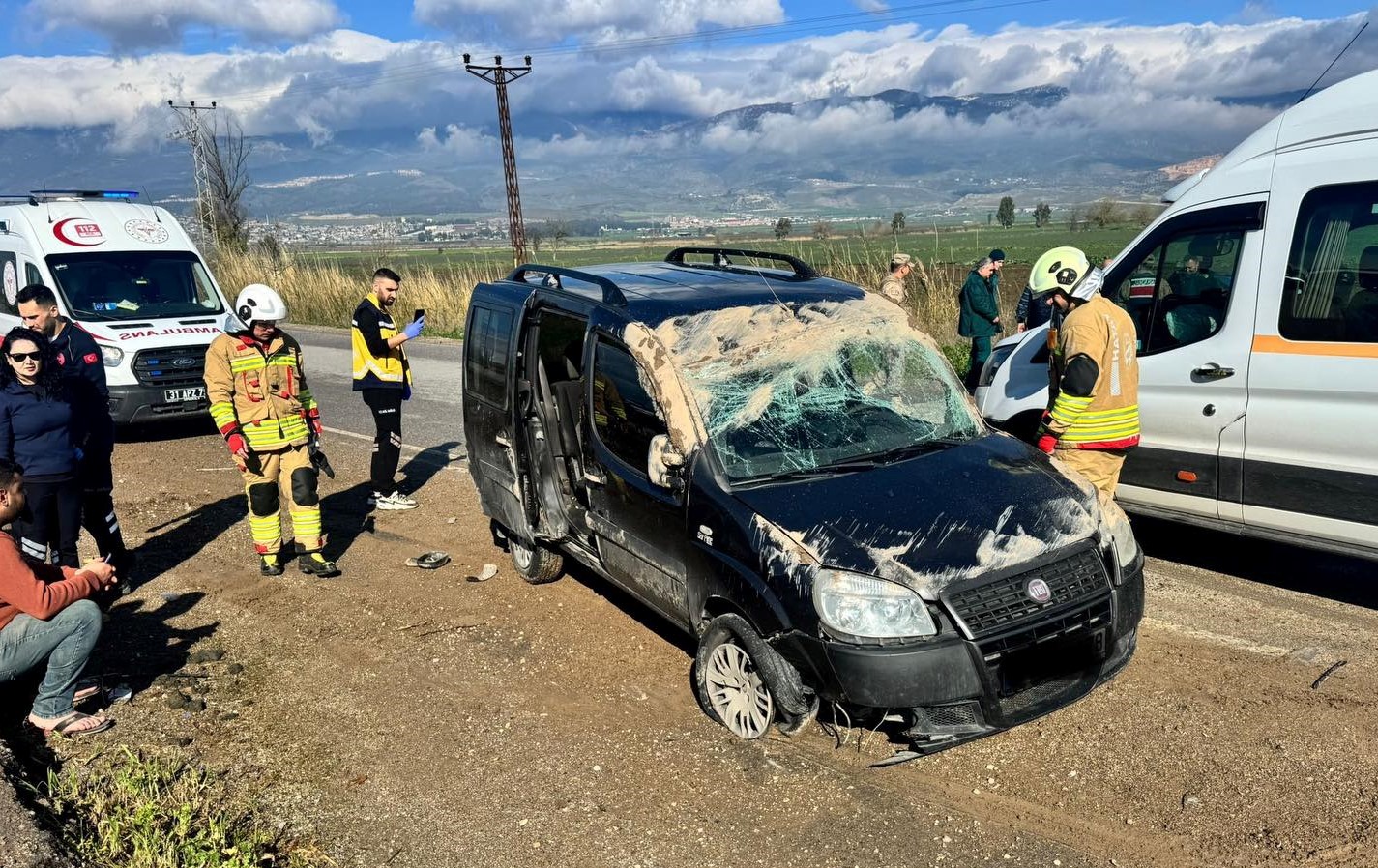 Kırıkhan’da Trafik Kazası: Yaralı Sürücü Kurtarıldı
