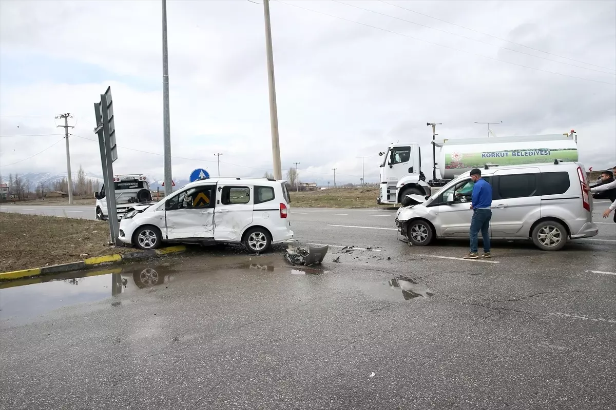Muş'ta Trafik Kazası: 9 Yaralı