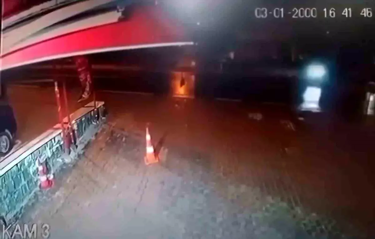 Talas'ta Trafik Kazası: Tıp Öğrencisi Hayatını Kaybetti