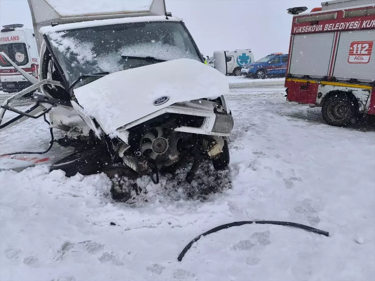 Yüksekova'da Trafik Kazası: 1 Ölü, 7 Yaralı