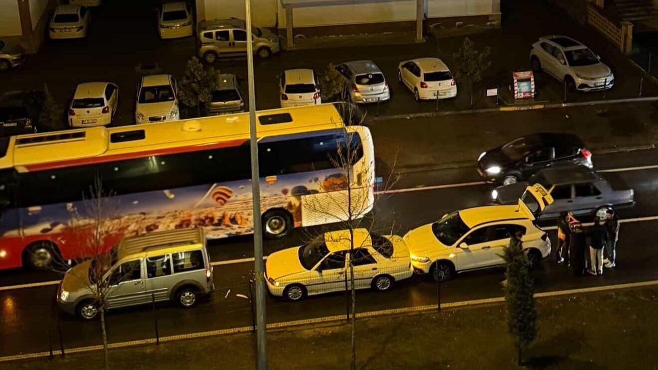 Zübeyde Hanım Caddesi Zincirleme Trafik Kazası