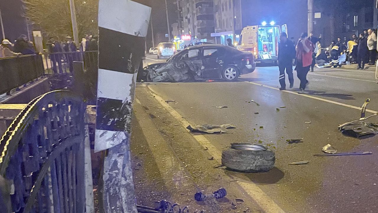 Samsun'da arabanın korkuluklara çarptığı trafik kazasında 2 yaralı