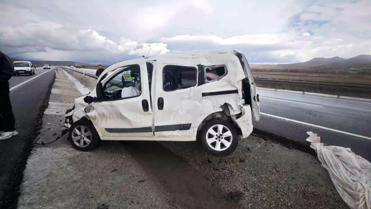 Sivas’ta Trafik Kazası: Direksiyon Hakimiyeti Kaybedildi