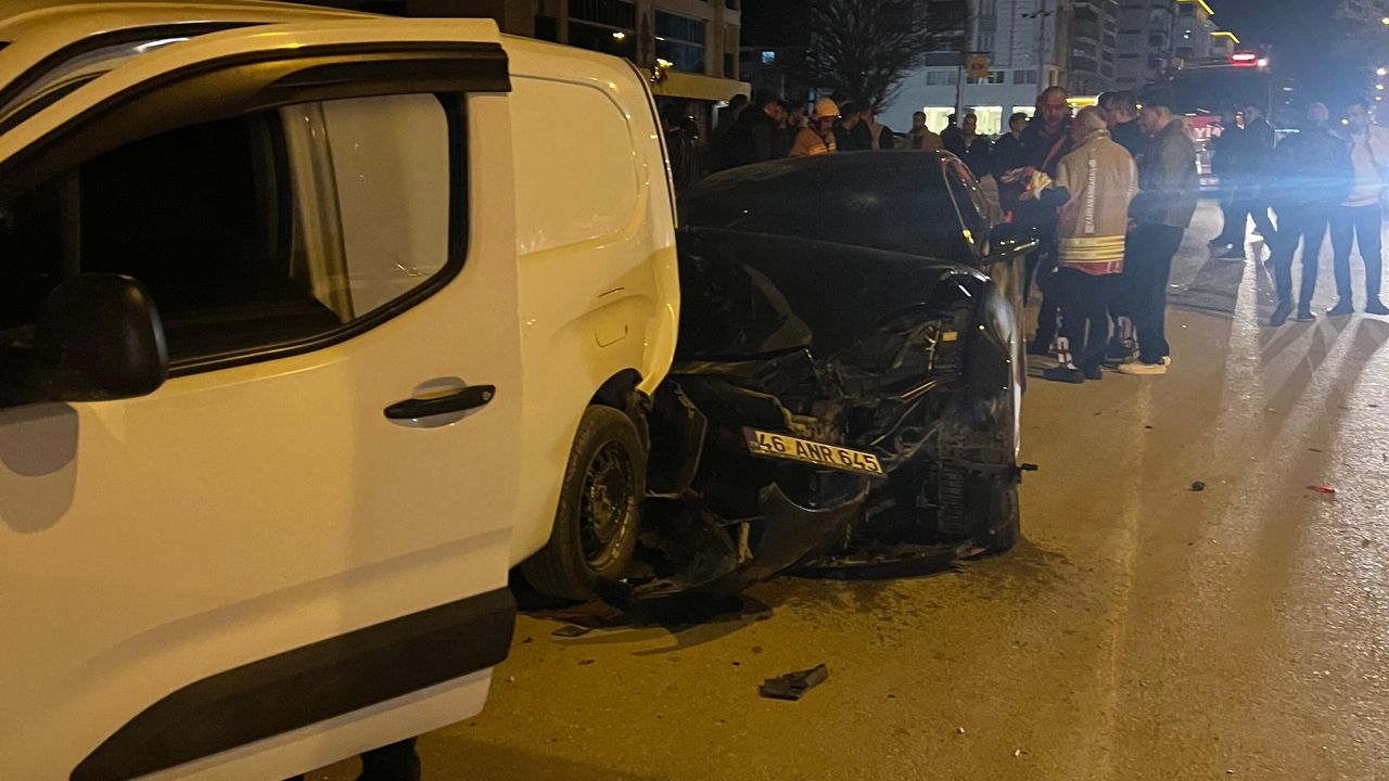 Afşin’de Otomobil Park Halindeki 7 Aracı Biçti