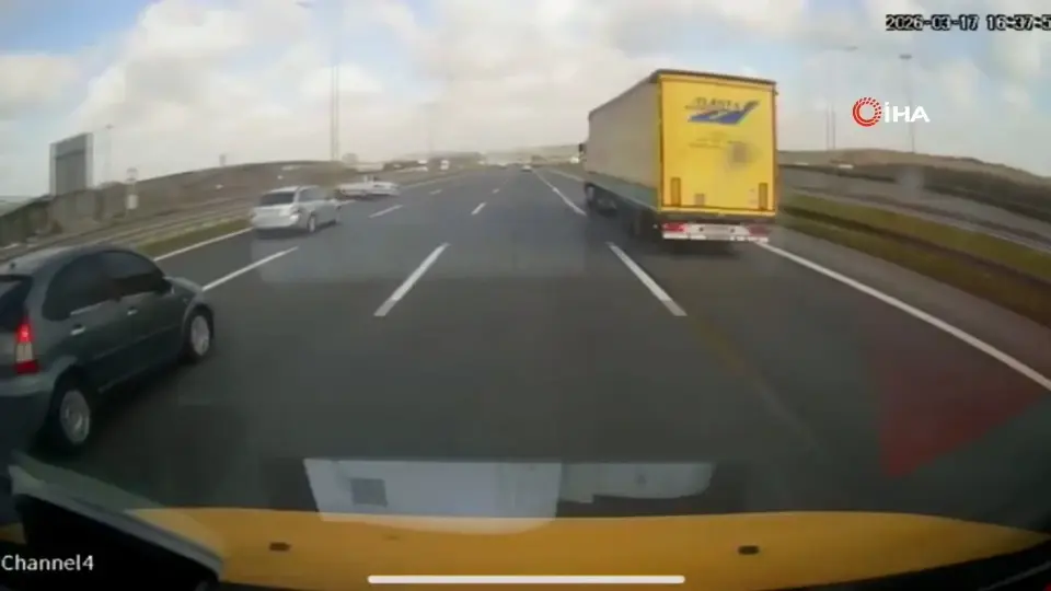Kuzey Marmara Otoyolu'nda trafik kazası: Makas atan otomobil bariyerlere çarptı