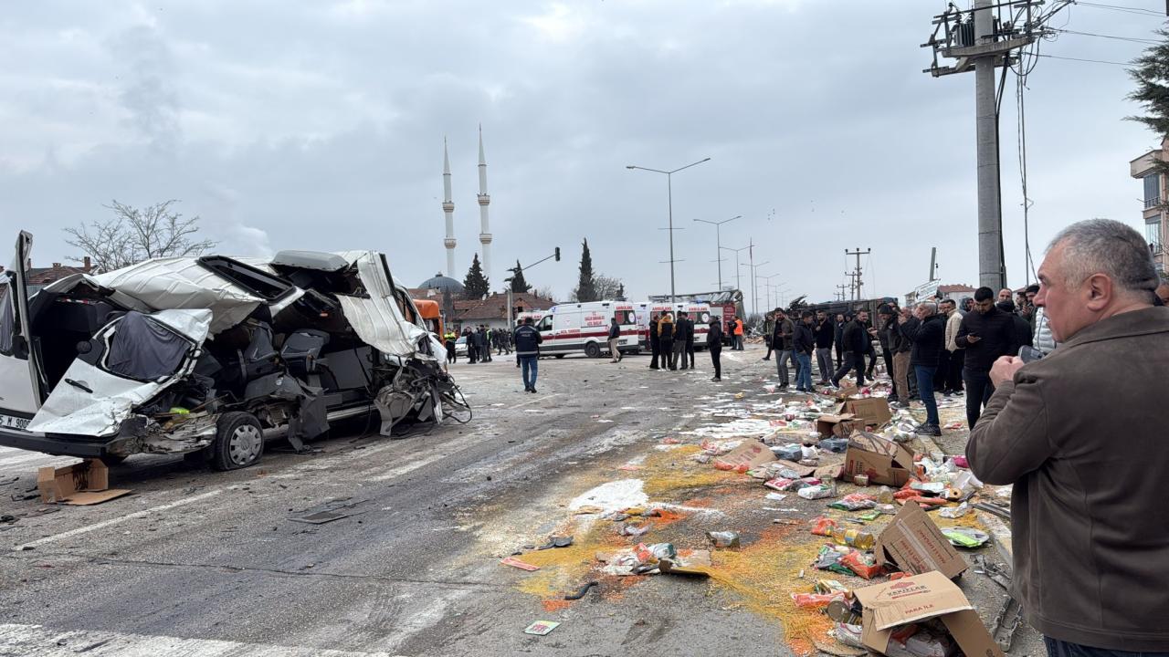 Samsun'da 6 araçlık kaza: 19 yaralı