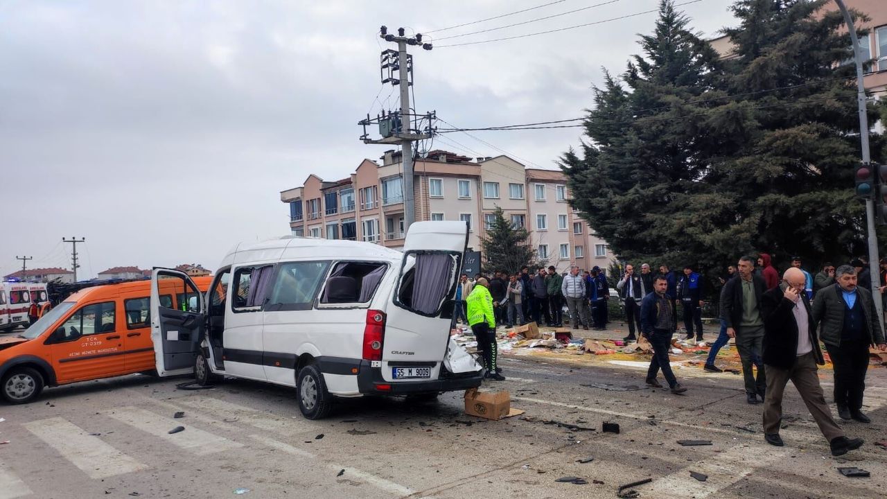 Samsun'da zincirleme trafik kazası! 19 yaralı