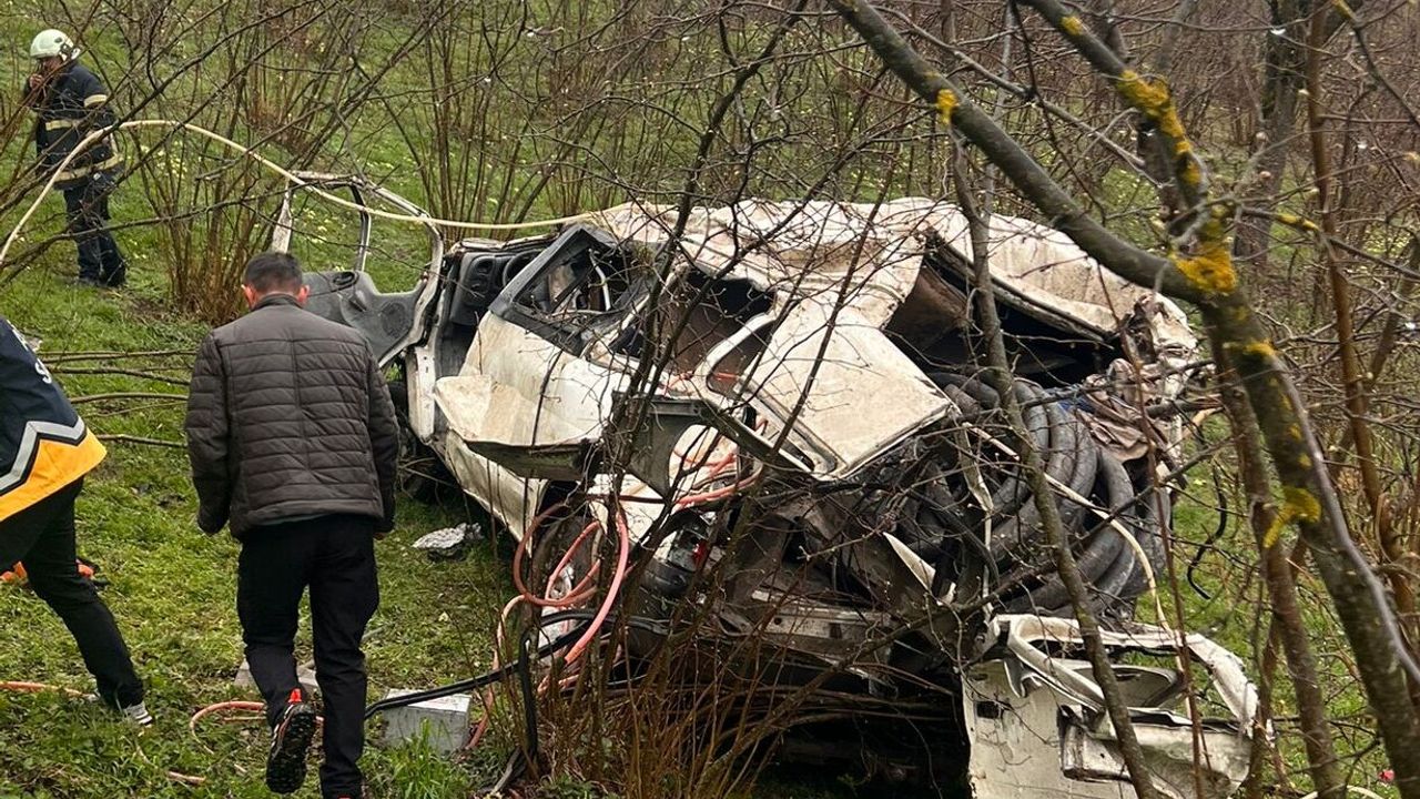 Ordu trafik kazası: Korgan'da şarampole devrilen minibüste 1'i ağır 2 yaralı