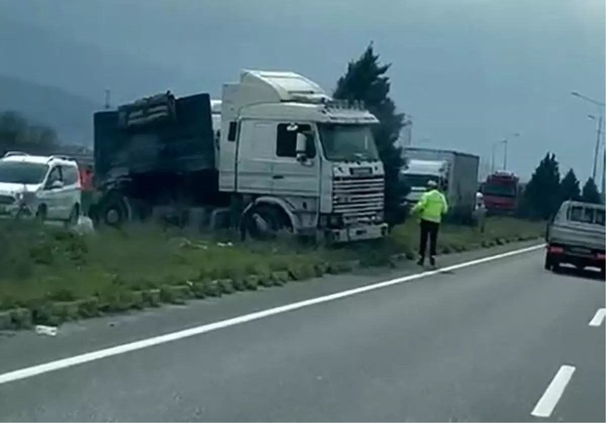 Salihli'de Trafik Kazası: 2 Yaralı