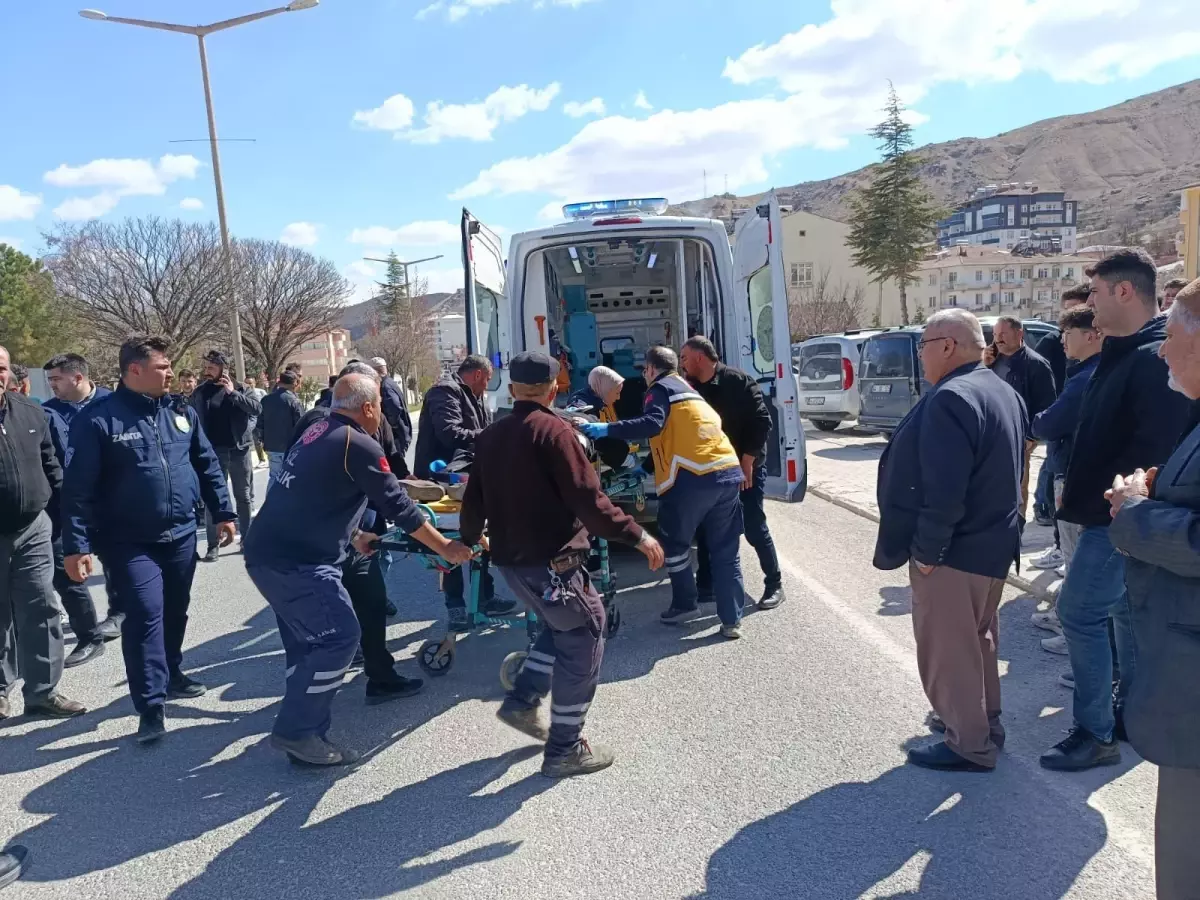 Darende'de Yayaya Çarpan Araç Trafik Kazası