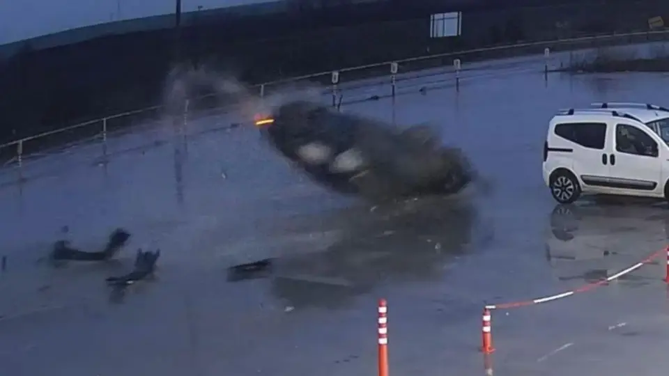 Edirne'de trafik kazası: 60 metre takla atan araç kamerada
