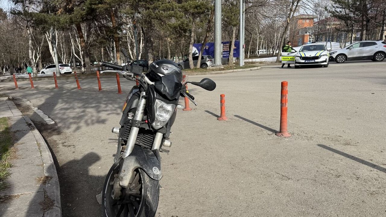 Erzurum trafik kazasında arabayla motosiklet çarpıştı: 1 ağır yaralı