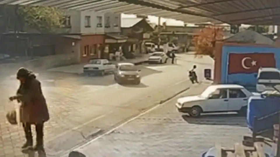 Hatay Erzin'de trafik kazası: Motosikletli havaya savruldu | HATAY HABERLERİ