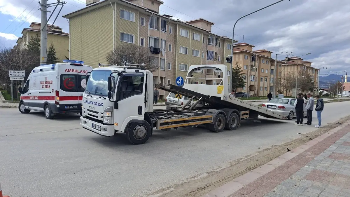 Hisarcık'ta Trafik Kazası: 2 Yaralı